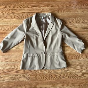 Cream Colored Quarter Sleeve Blazer Size Medium